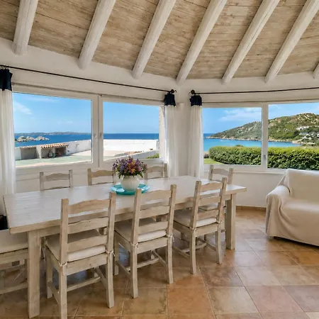 Sea View Three-bedroom House 50m From The 3 Ferienhaus