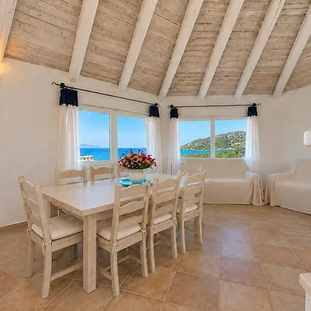 Ferienhaus Sea View Three-bedroom House 50m From The 3 Baja Sardinia