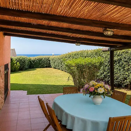 Sea View Three-bedroom House 50m From The 3